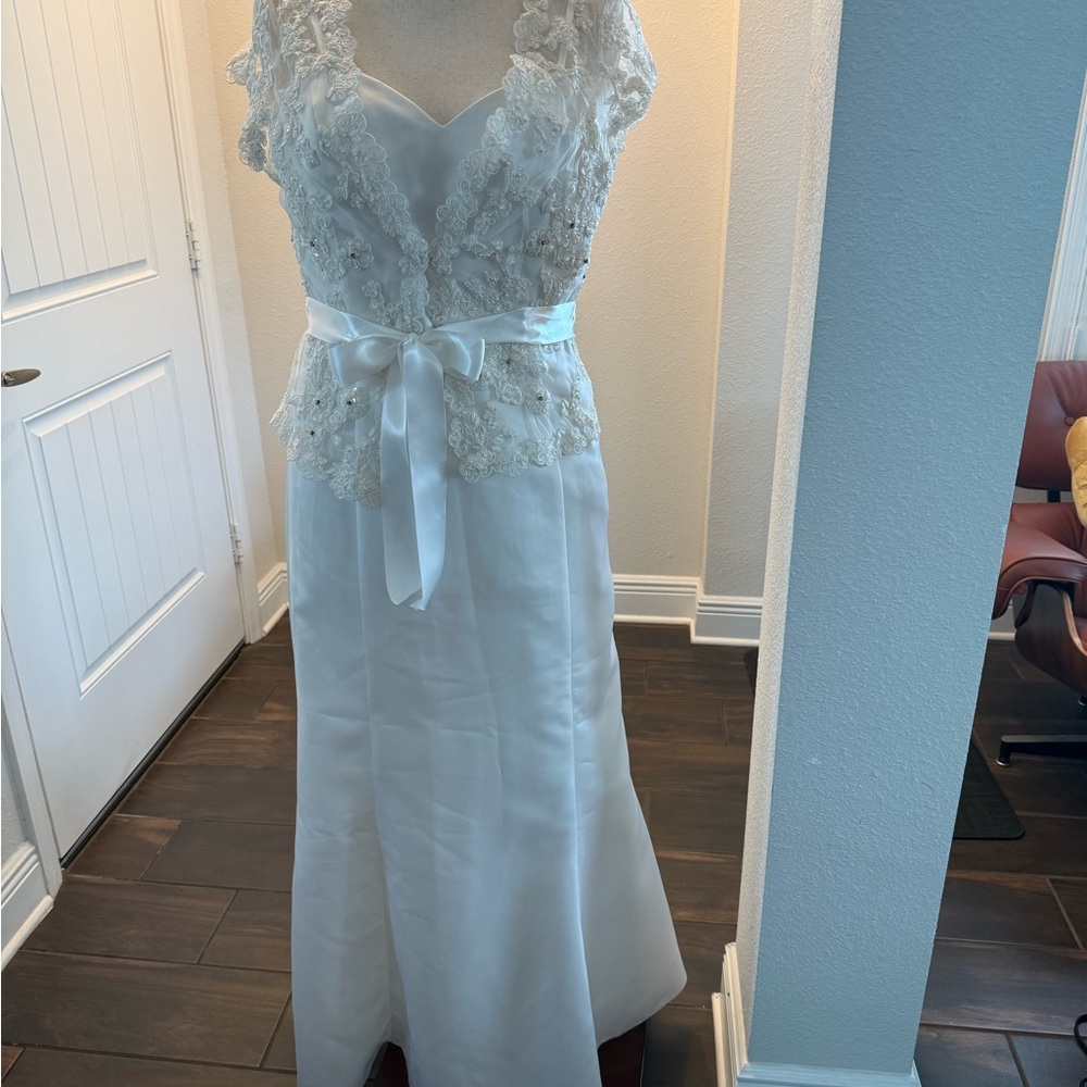 Source Unknown White Lace Wedding Dress